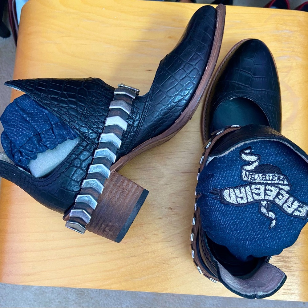 Freebird Blade Booties, New- no tags